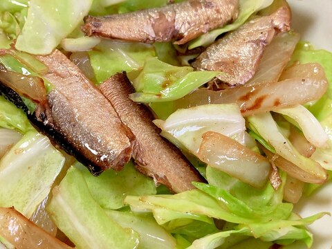 キャベツ、玉ねぎ、オイルサーディンの野菜炒め